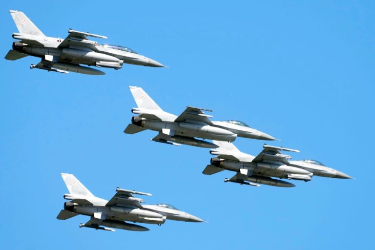 Нидерландия Украинага алгачкы F-16 учактарын жеткиргенин ырастады